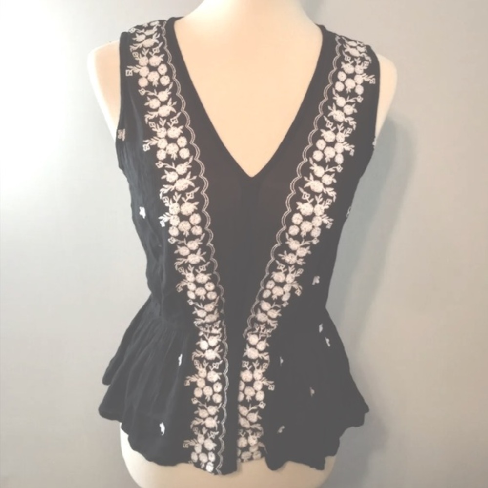 Japna women’s black sleeveless crochet floral print lightweight peplum top